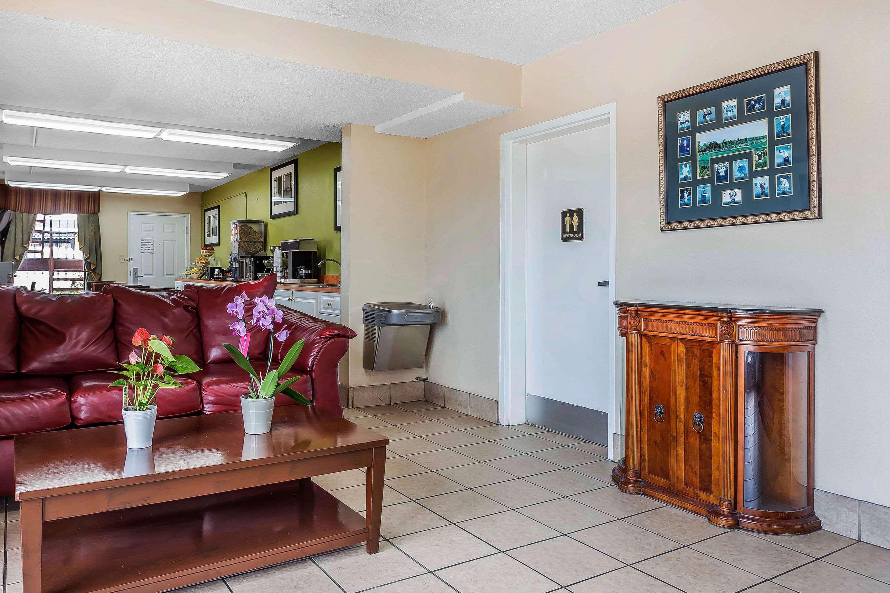 Rodeway Inn Augusta Bagian luar foto